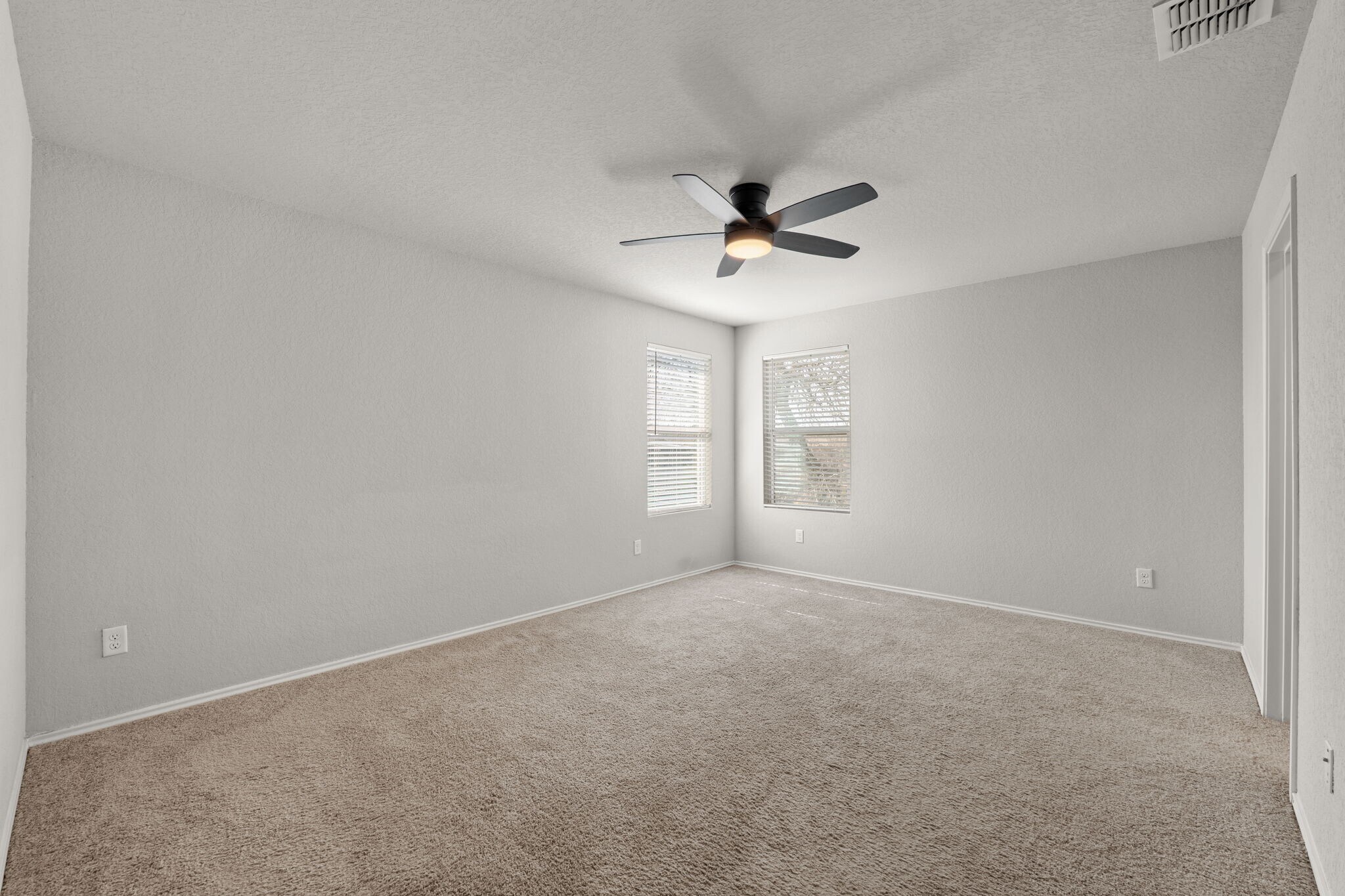 Building Photo - 3452 Redbud Grv