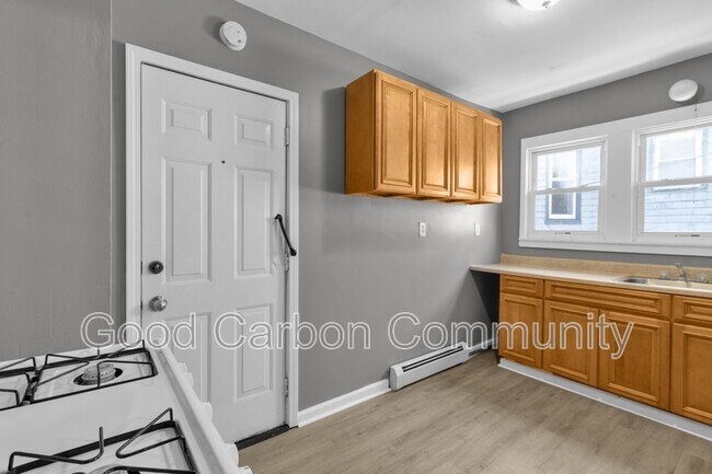 Building Photo - 328 Elmwood Ave