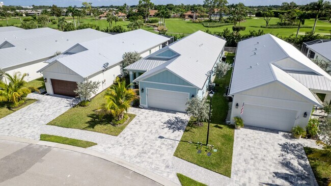 Building Photo - ** SEAHORSE AT CAMBRIA ** 3 BED + DEN - 3....