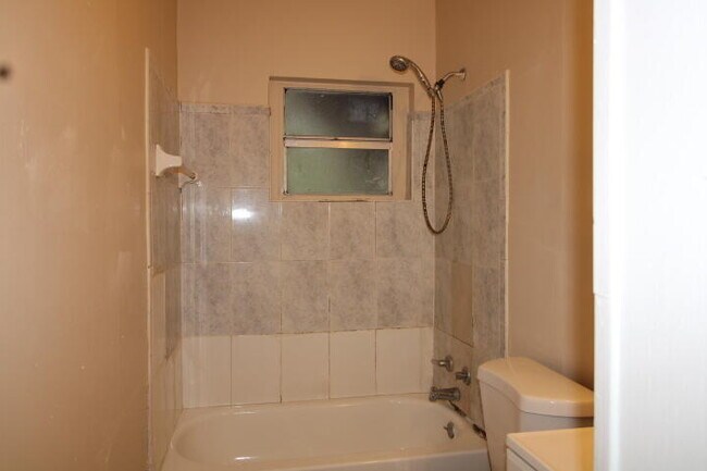 Building Photo - 1417 W 32nd St