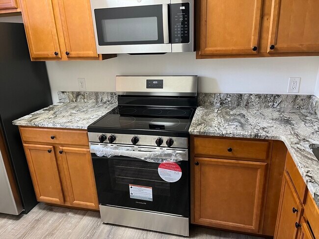 Building Photo - 37 Highwood Dr