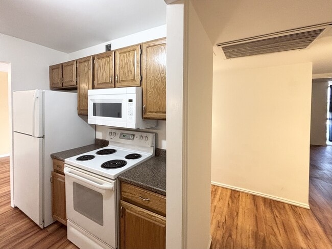 Building Photo - 710 E 200 S
