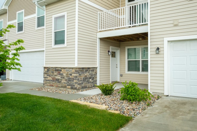 Building Photo - 4817 NE Sherman Ln