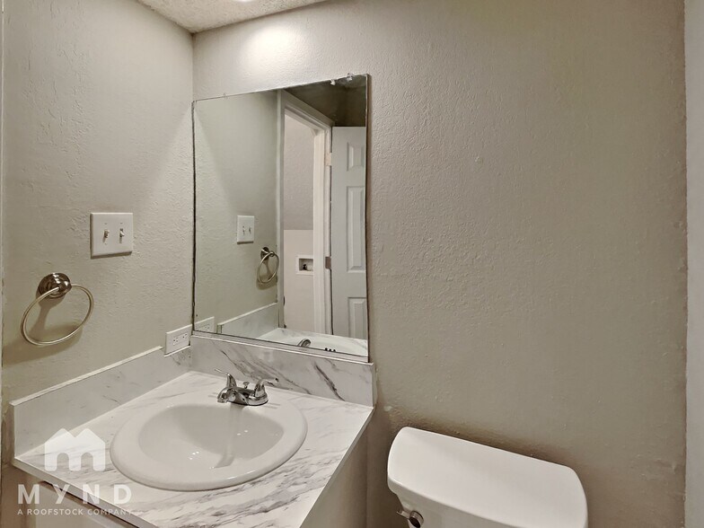 Building Photo - 3224 E 63rd St