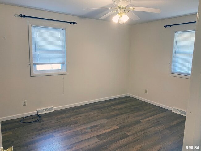 Building Photo - 1829 W Daytona Dr