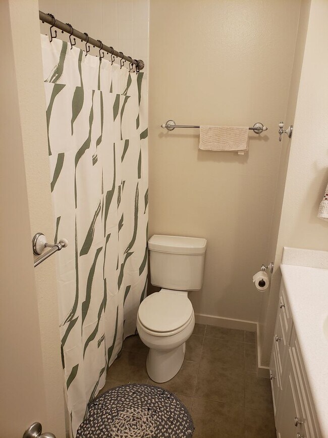 Building Photo - Fully furnished  1 year lease max. , 2 bedroom, 2 bath 2nd floor unit in the Poinciana Manor