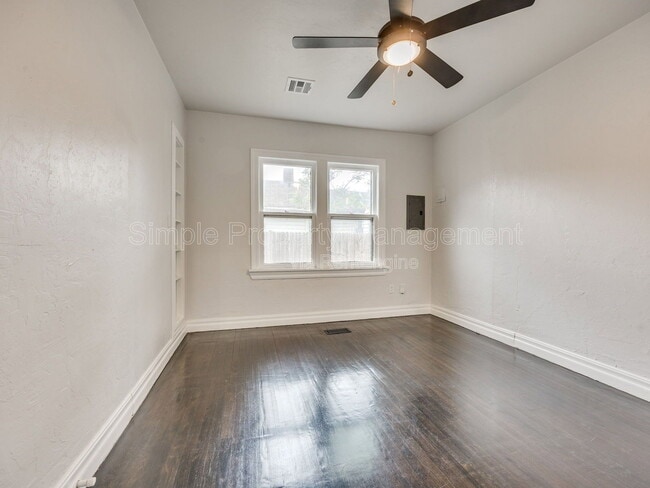 Building Photo - 2112 N Drexel Blvd