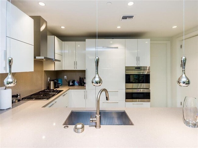 Building Photo - 240 Shore Ct