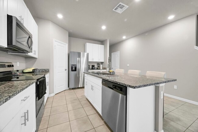 Building Photo - 3550 San Bernardino Wy