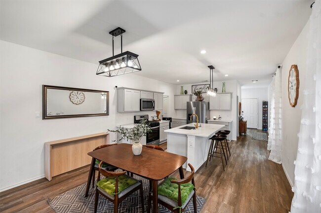 Building Photo - 5223 Mossdale Blf Ln