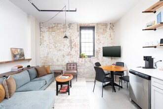 Building Photo - 1009 W Juneau Ave