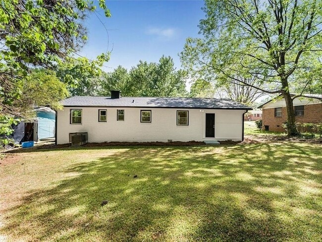 Building Photo - 454 Oak Dr SE