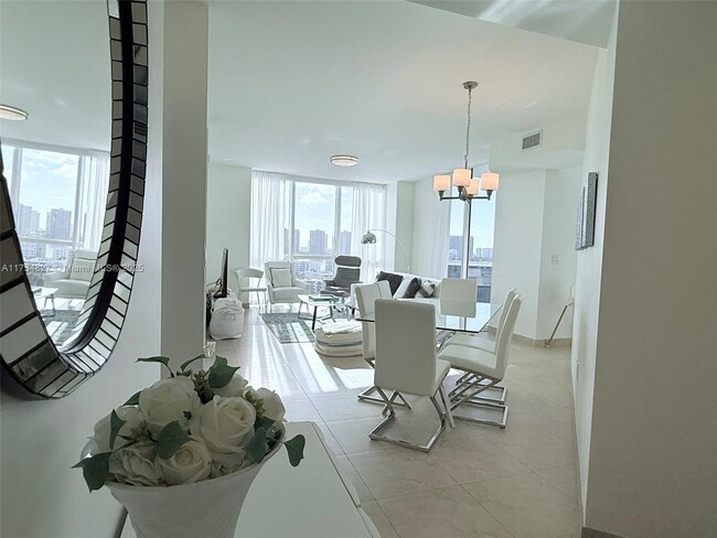 Primary Photo - 18201 Collins Ave