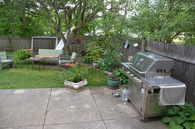 Building Photo - 439 Thorndale Ct