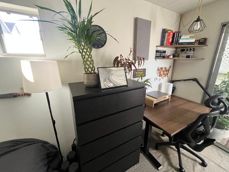 Building Photo - 2304 Pacific Dr