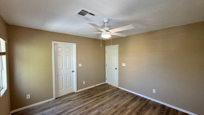 Building Photo - Welcome Home 2 master bedrooms