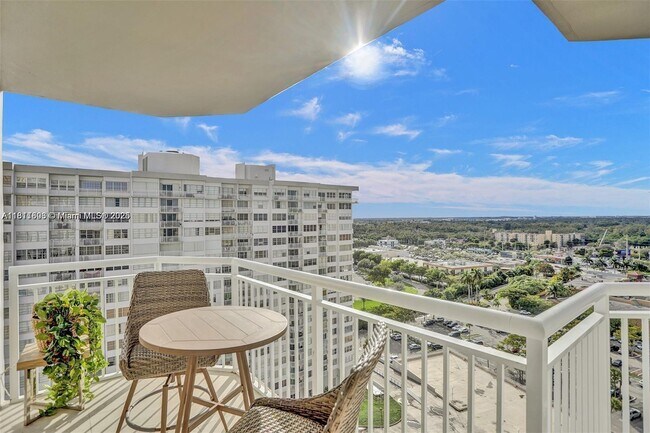 Building Photo - 18051 Biscayne Blvd