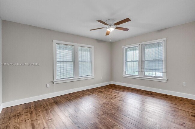 Building Photo - 314 NE 26th Terrace