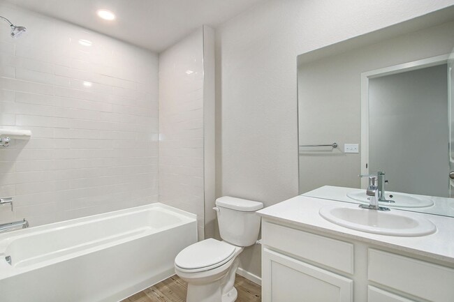 Building Photo - Stunning Townhome in Northridge Trails