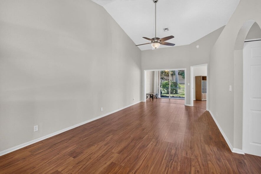 Living room -- long view - 8108 Summer Shores Dr