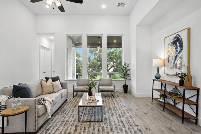 Building Photo - 220 Corazon