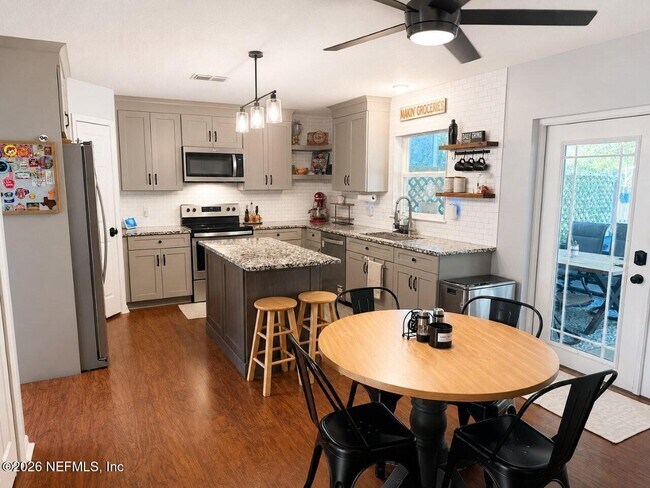 Building Photo - 65013 Lagoon Forest Dr