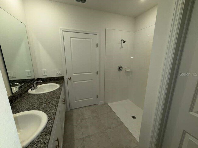 Building Photo - 5501 Clove Row