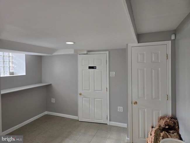 Building Photo - 5901 Colgate St