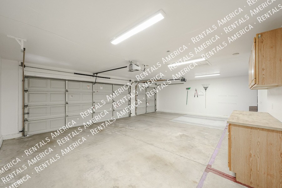 Building Photo - 4812 E Aire Libre Ave