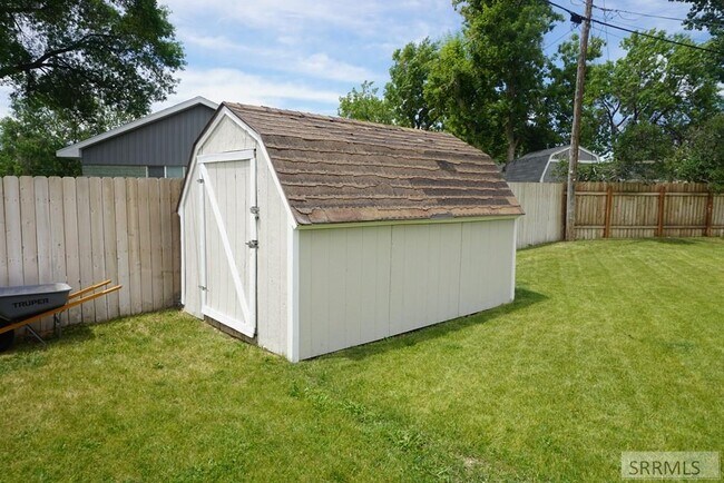 Building Photo - 613 Sykes Dr