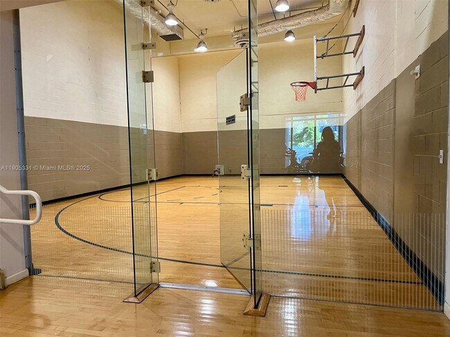 Building Photo - 511 SE 5 Ave