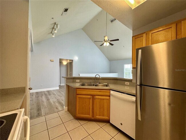 Building Photo - 9141 Lee Vista Blvd