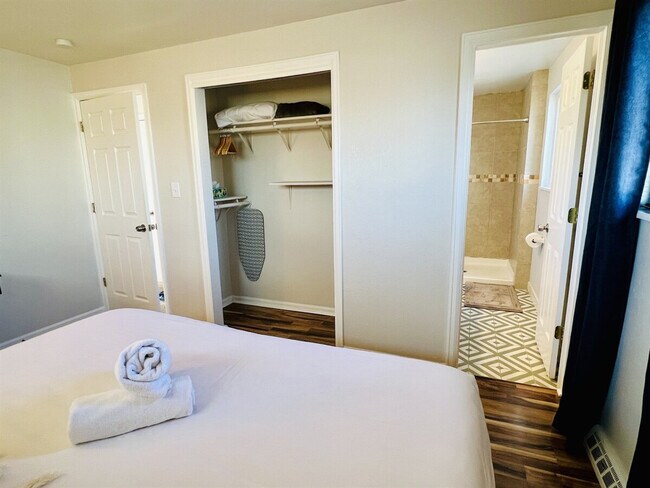 Building Photo - 7012 Ingalls St