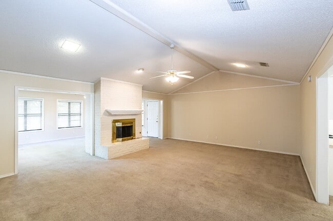 Building Photo - 2 Large Living areas! Approximately 2100 S...
