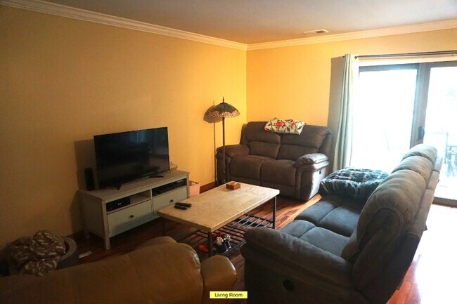 Building Photo - 10 Carlyle Ct