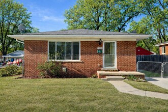 Building Photo - Fully Rebuilt 4-Bedroom Home with Spacious Backyard in Oak Park