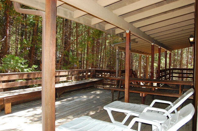 Building Photo - 2630 Mariposa Ave