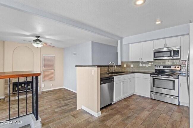 Building Photo - 3260 S Laguna Dr