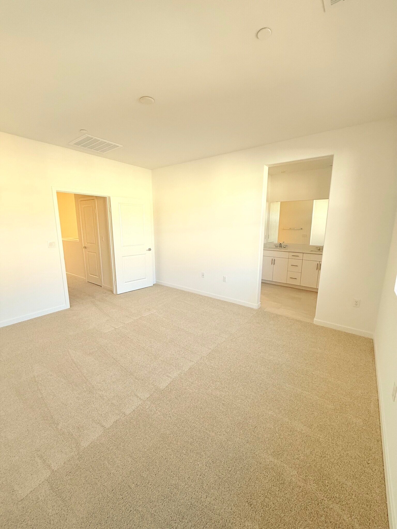 Building Photo - 2583 Cloudview Privado