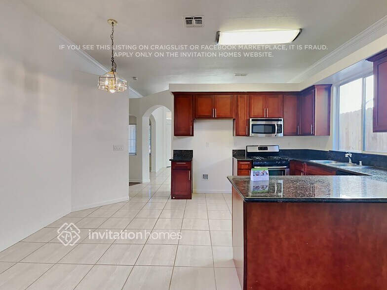 Building Photo - 3042 Pepperridge Dr