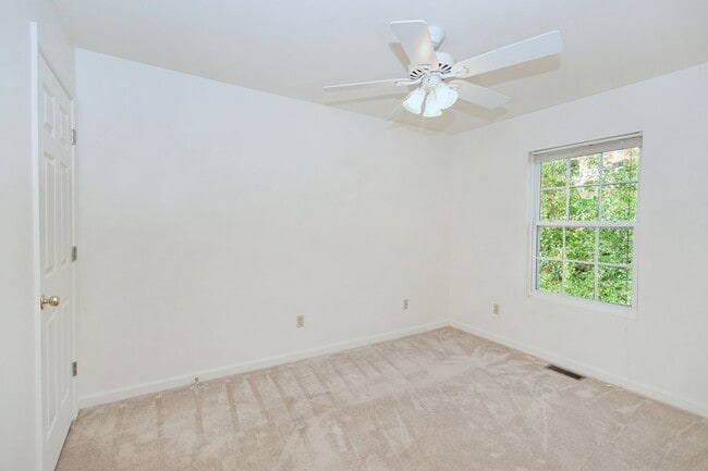 Building Photo - 119 Waterbury Ct
