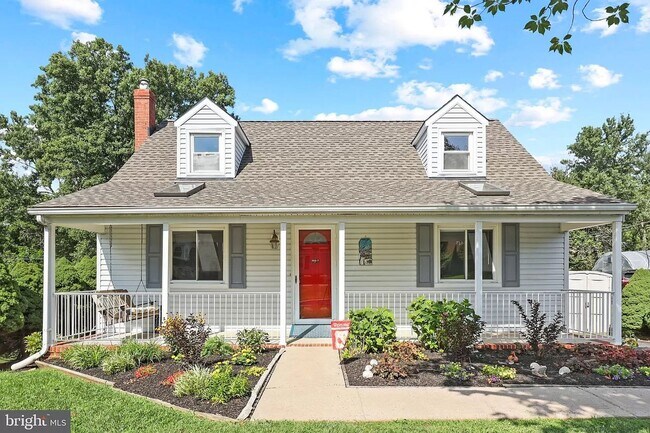 Primary Photo - Picture-Perfect 2 Bedroom Home!