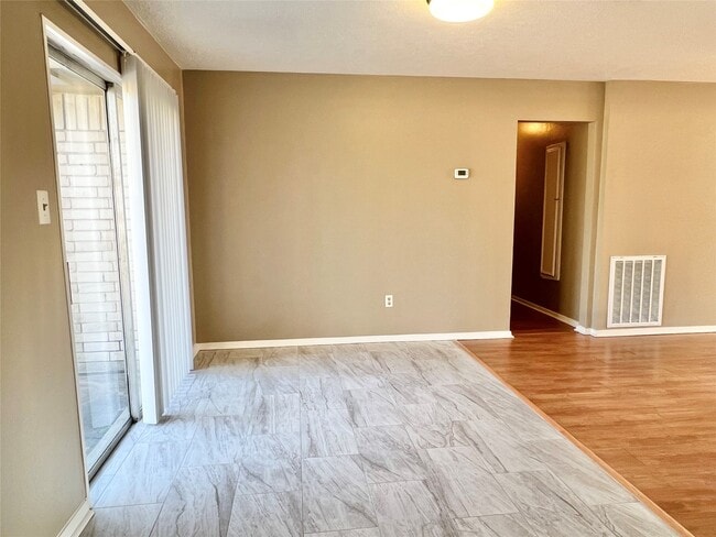 Building Photo - 303 Brigadoon Ln