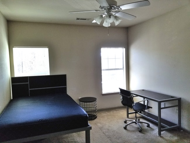 Bedroom - 1665 S Radisson Dr