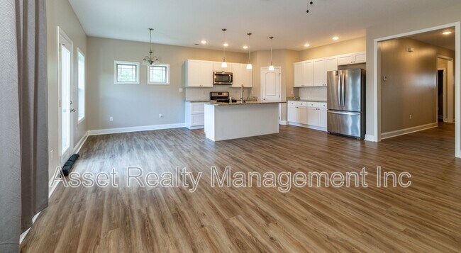 Building Photo - 127 S Van Gilder St