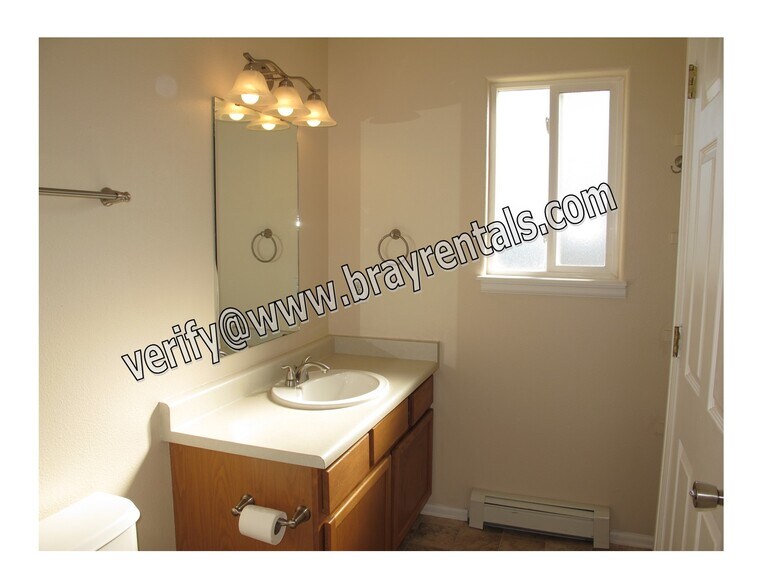 Building Photo - 1143 E Carolina Ave