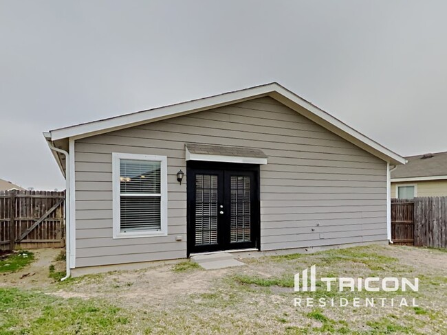 Building Photo - 1720 Vineridge Ln