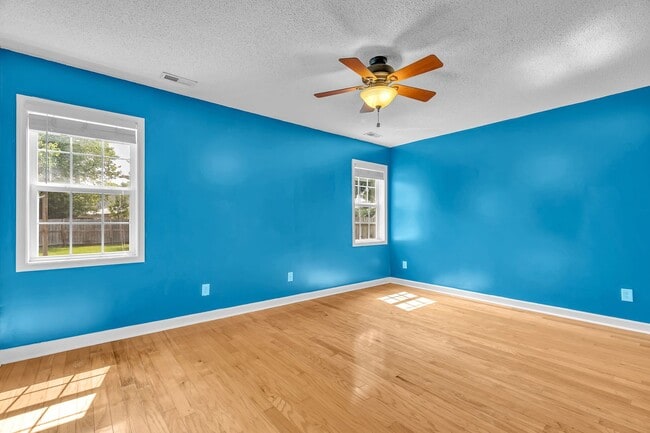 Building Photo - 403 Arabian Ln
