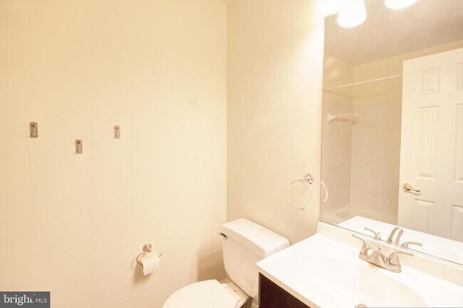 Building Photo - 9261 Ridgefield Cir