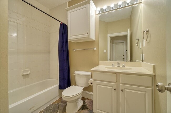 Building Photo - 906 Fowler St